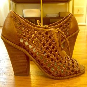 Lace up basket sandals with stacked heel